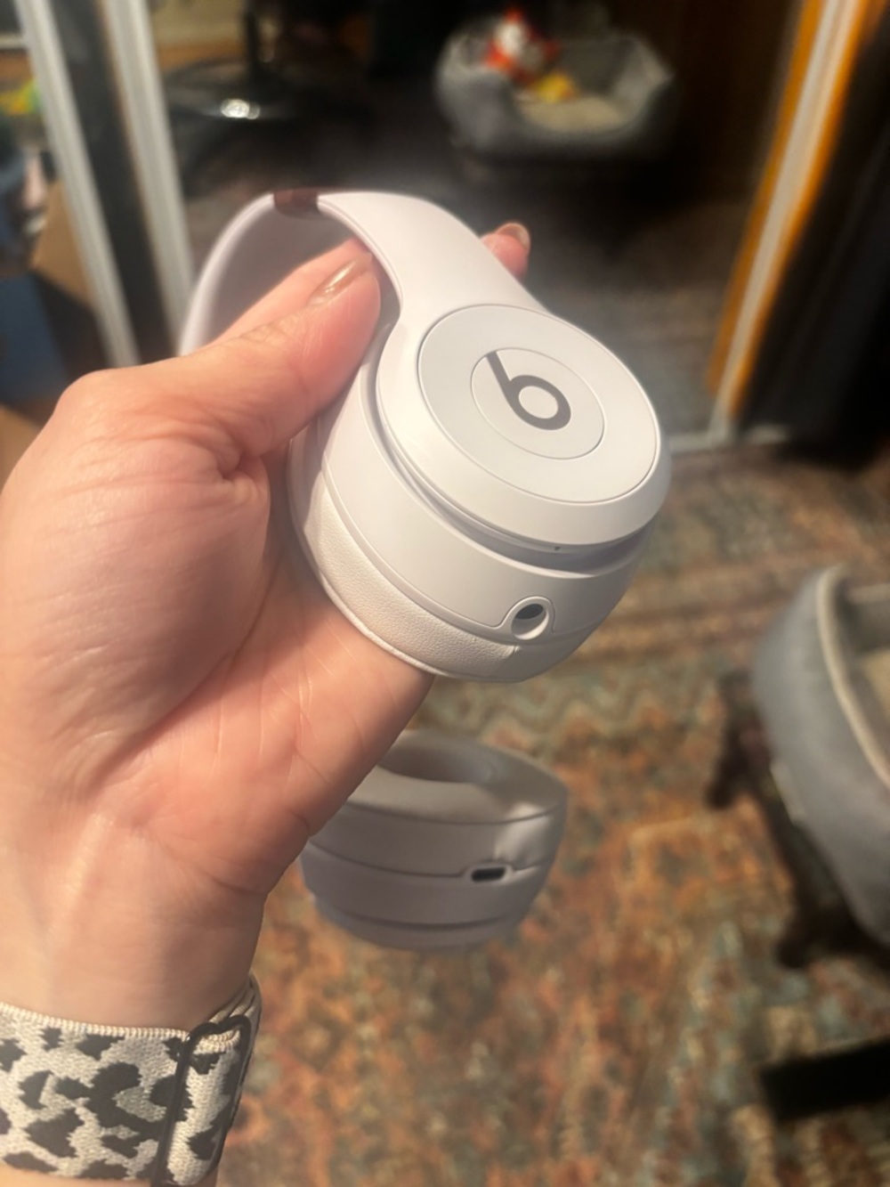 Beats Solo 4 Wireless Over-Ear Headphones in Light Gray with Rose Gold Accents. - Picture 8 of 8